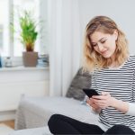 仮想通貨の取引は副業になる?会社にバレても問題ないの?
